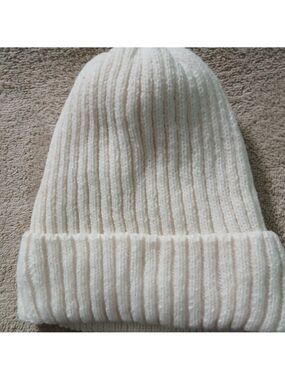 Source Unknown Cozy White Knit Beanie
